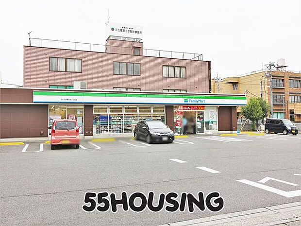 ファミリーマートさいたま櫛引町二丁目店 徒歩3分。 210m