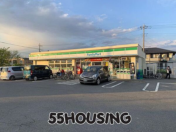ファミリーマート上尾中妻五丁目店 徒歩2分。 90m