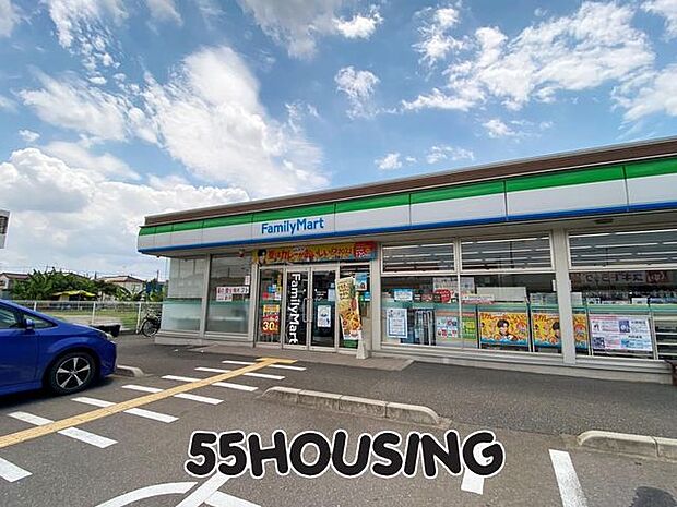 ファミリーマート上尾藤波店 徒歩3分。 220m