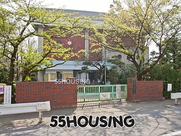 上尾市立瓦葺小学校 徒歩3分。 210m