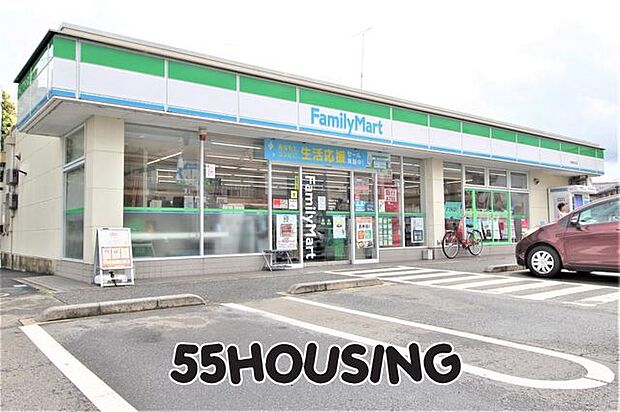 ファミリーマート岩槻太田店 徒歩9分。 710m