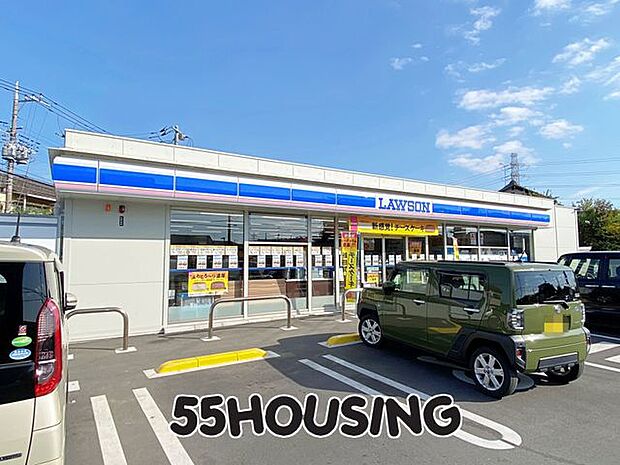 ローソンさいたま岩槻府内四丁目店 徒歩4分。 270m