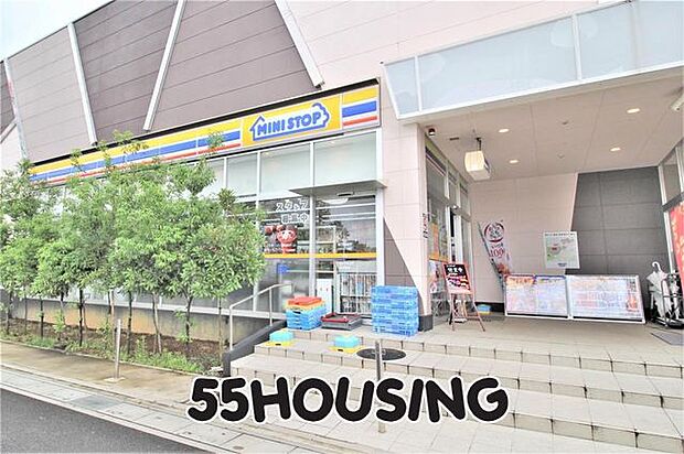 ミニストップメガガイア岩槻店 徒歩7分。 550m