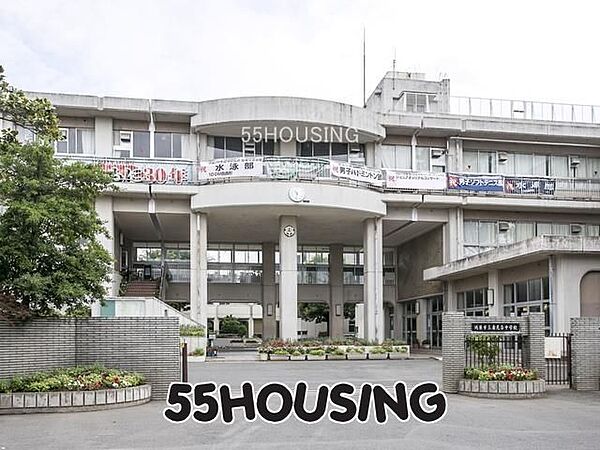鴻巣市立赤見台中学校 徒歩9分。 720m
