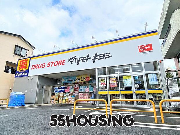 マツモトキヨシ岩槻本町店 徒歩10分。 752m