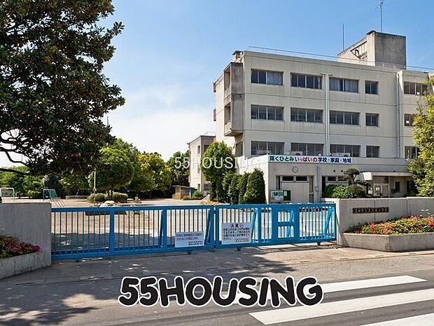 蓮田市立黒浜南小学校 徒歩7分。 500m