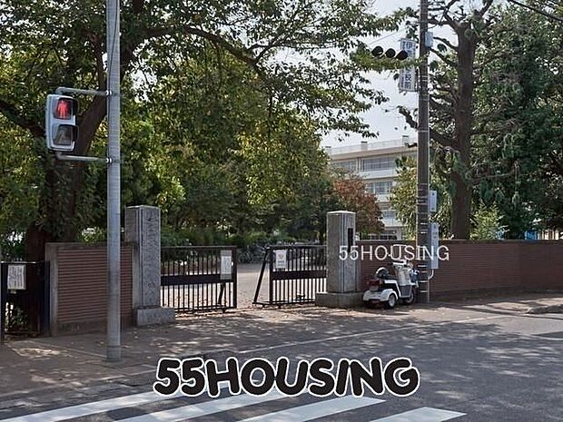 伊奈町立伊奈中学校 徒歩7分。 516m