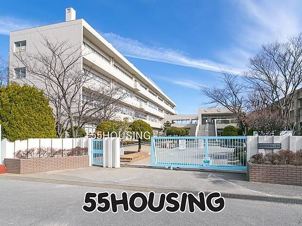 春日部市立藤塚小学校 徒歩8分。 611m