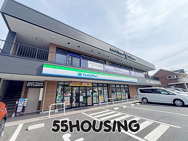 ファミリーマートさいたま大久保領家店 徒歩8分。 580m