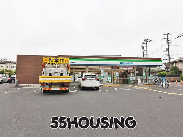 ファミリーマートさいたま神田店 徒歩4分。 300m