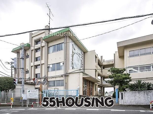 鴻巣市立田間宮小学校 徒歩7分。 500m