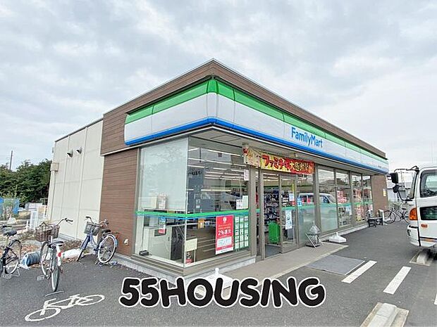 ファミリーマート蓮田南新宿店 徒歩8分。 600m