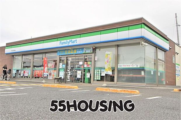 ファミリーマート桶川上日出谷店 徒歩6分。 470m