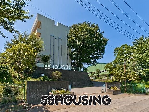 桶川市立桶川西中学校 徒歩7分。 560m