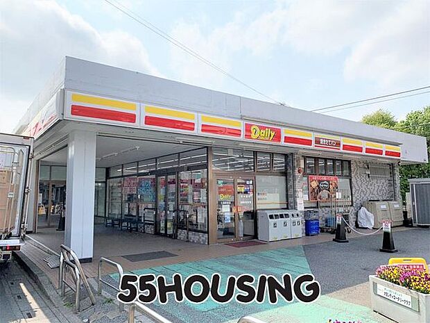 デイリーヤマザキ七里駅前店 徒歩4分。 320m