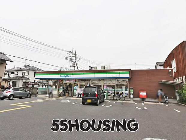 ファミリーマートさいたま佐知川店 徒歩8分。 550m