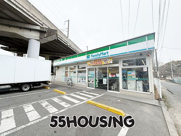 ファミリーマートさいたま中浦和店 徒歩4分。 269m