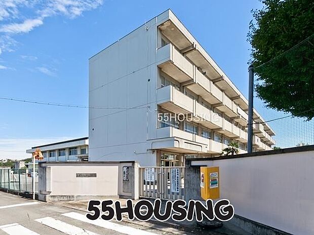 上尾市立上平北小学校 徒歩25分。 2000m