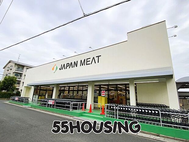 ジャパンミート卸売市場春日部店 徒歩9分。 720m