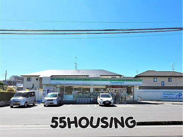 ファミリーマート大宮上小町店 徒歩10分。 740m
