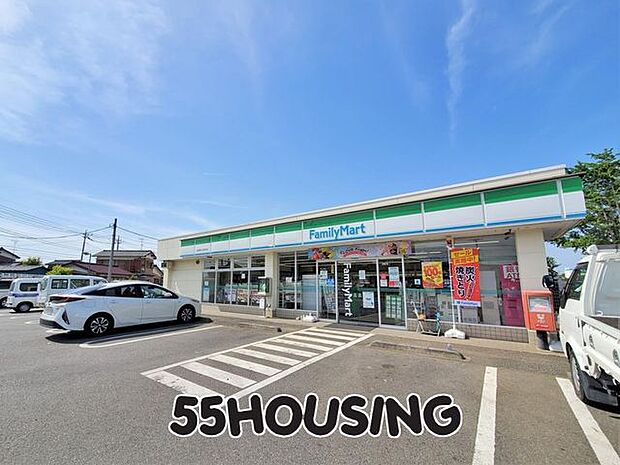 ファミリーマート上尾領家工業団地店 徒歩10分。 750m