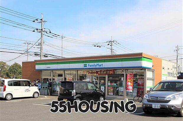 ファミリーマート伊奈学園前店 徒歩14分。 1100m