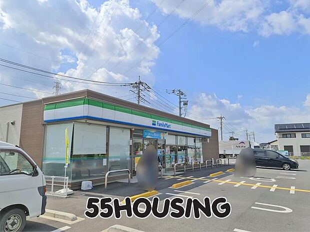 ファミリーマート北本中丸店 徒歩7分。 550m