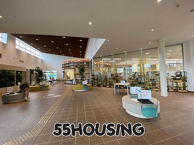 桶川市立坂田図書館 徒歩12分。 890m