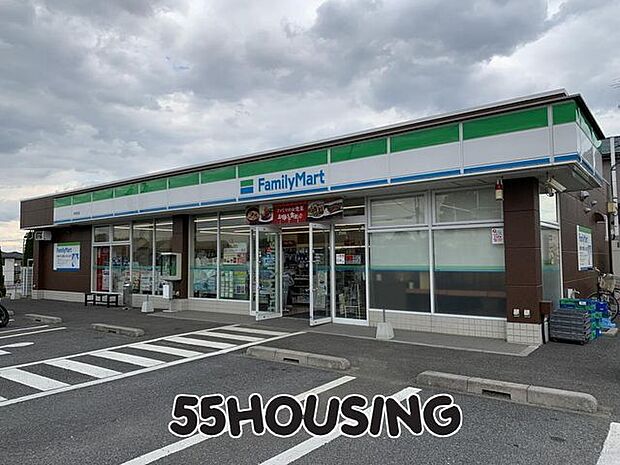 ファミリーマート伊奈南店 徒歩9分。 650m