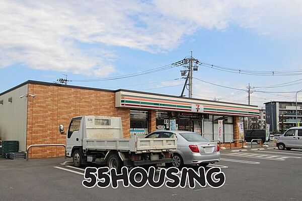 セブンイレブン上尾原市団地店 徒歩11分。 820m