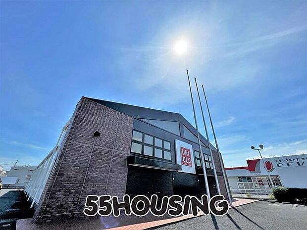 ユニクロ浦和太田窪店 徒歩9分。 710m