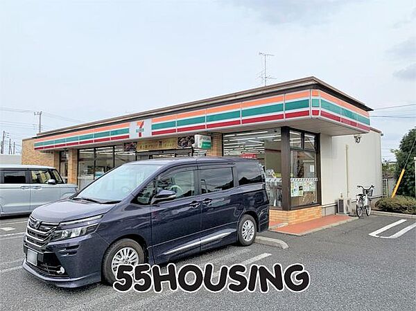 セブンイレブン岩槻鹿室店 徒歩17分。 1300m