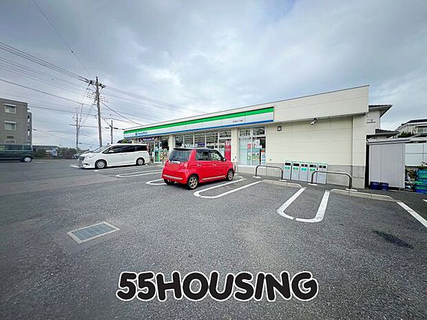 ファミリーマート東浦和三丁目店 徒歩2分。 140m
