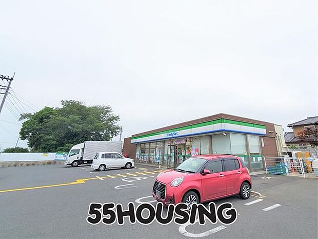 ファミリーマート桶川下日出谷店 徒歩10分。 780m