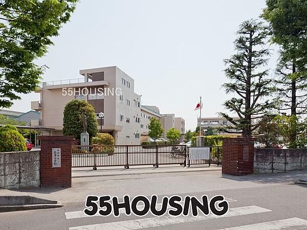 白岡市立篠津小学校 徒歩13分。 1000m