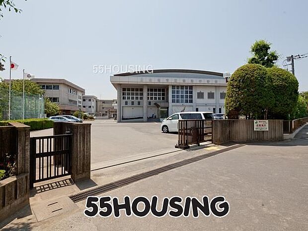 白岡市立篠津中学校 徒歩15分。 1200m