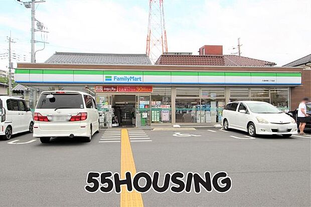 ファミリーマート久喜青葉二丁目店 徒歩10分。 760m