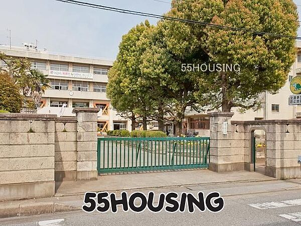 上尾市立西小学校 徒歩10分。 700m