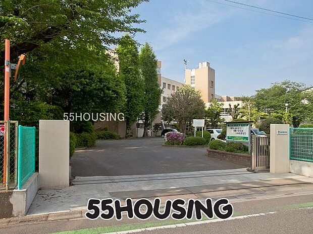 桶川市立桶川東中学校 徒歩9分。 650m
