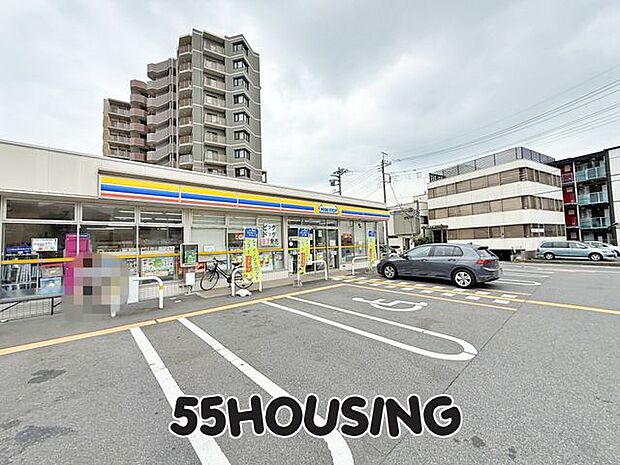 ミニストップさいたま新中里4丁目店 徒歩3分。 240m