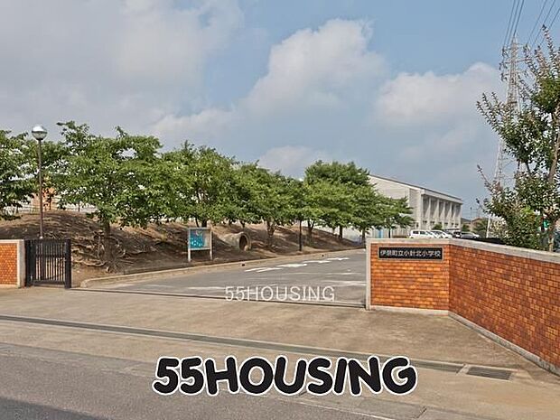 伊奈町立小針北小学校 徒歩7分。 500m