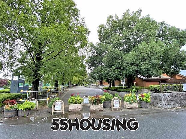 上平公園 徒歩11分。 810m