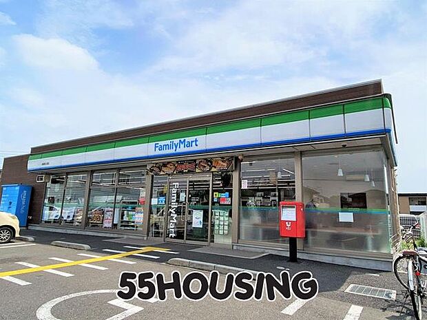 ファミリーマート鴻巣富士見店 徒歩9分。 660m