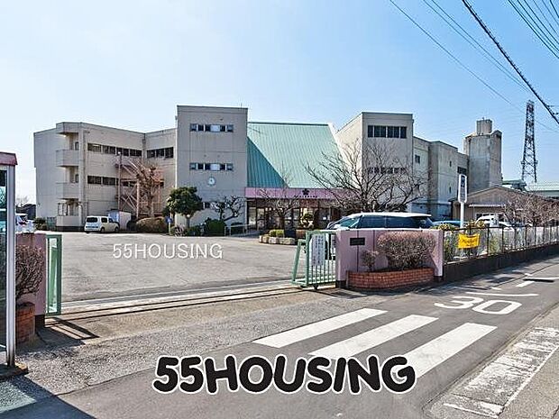 幸手市立長倉小学校 徒歩7分。 551m