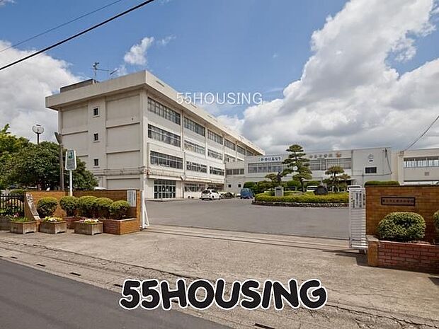 幸手市立幸手中学校 徒歩30分。 2400m