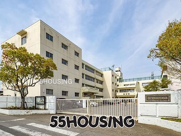 幸手市立西中学校 徒歩9分。 650m