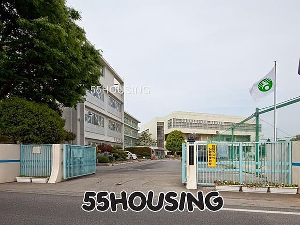 春日部市立春日部中学校 徒歩2分。 160m