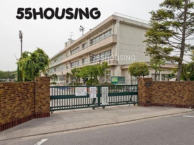 上尾市立東小学校 徒歩10分。 785m