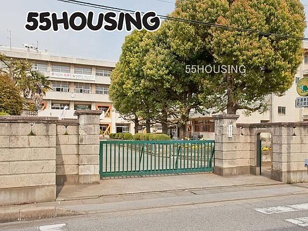 上尾市立西小学校 徒歩8分。 640m