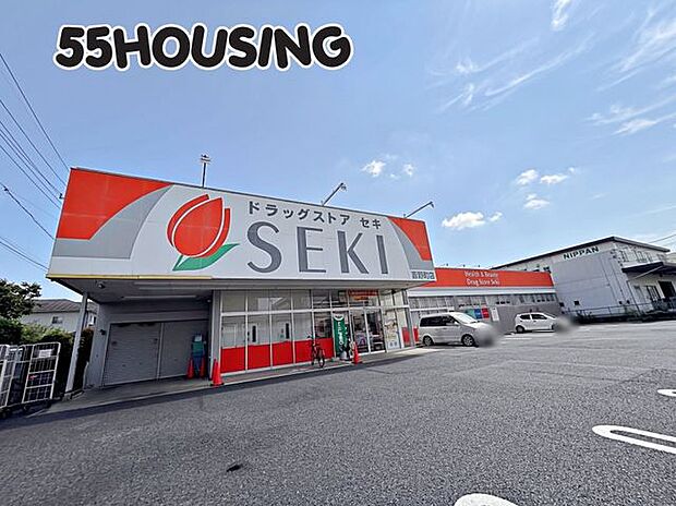ドラッグストアセキ吉野町店 徒歩3分。 240m